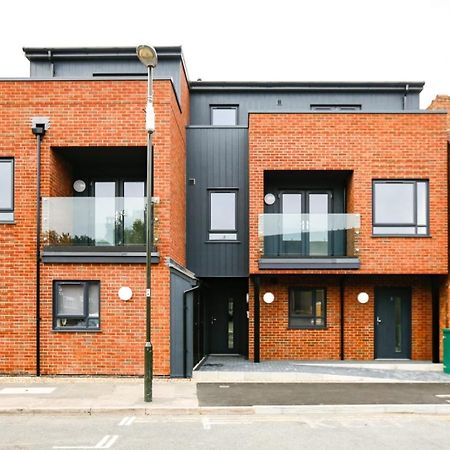 Hybrid Resi - London, Mitcham Close To Tooting And Wimbledon Exterior photo