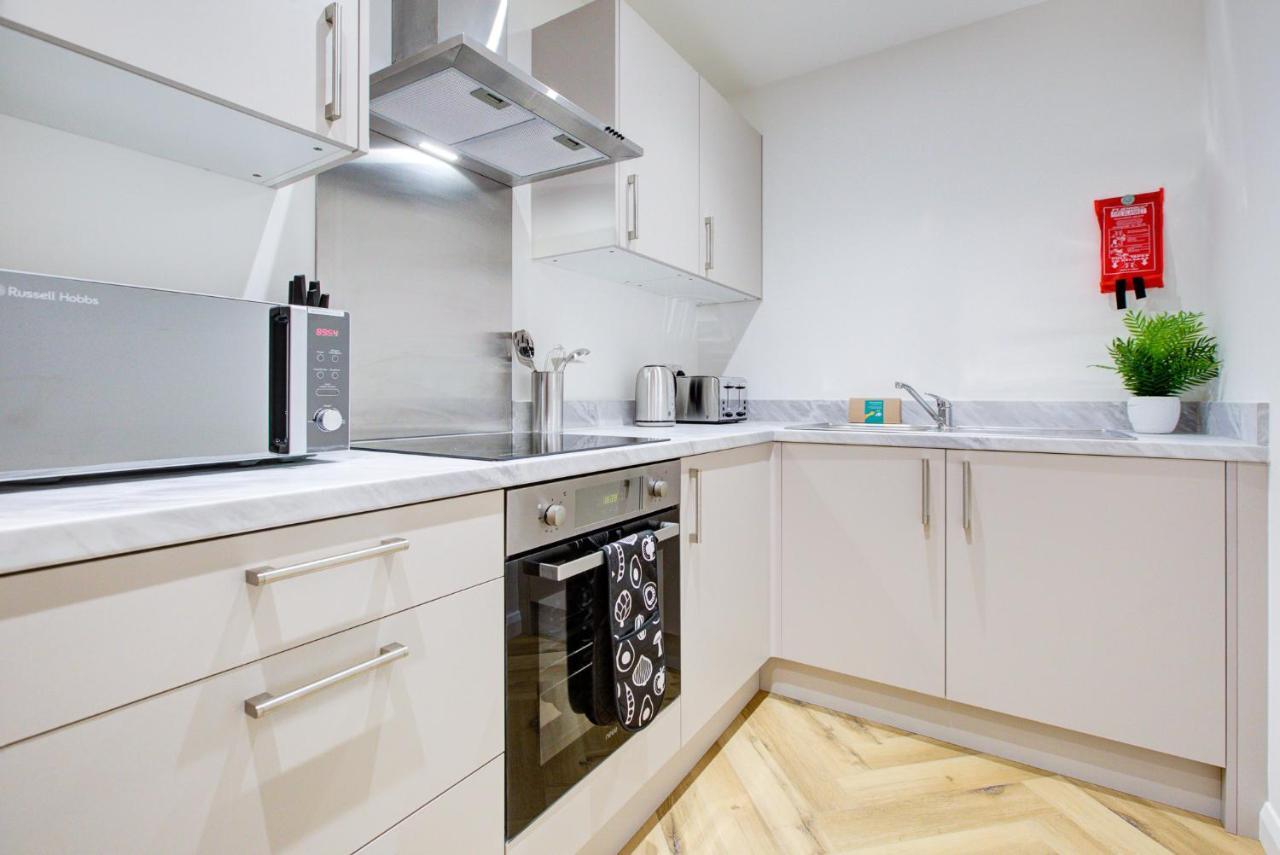 Hybrid Resi - London, Mitcham Close To Tooting And Wimbledon Exterior photo
