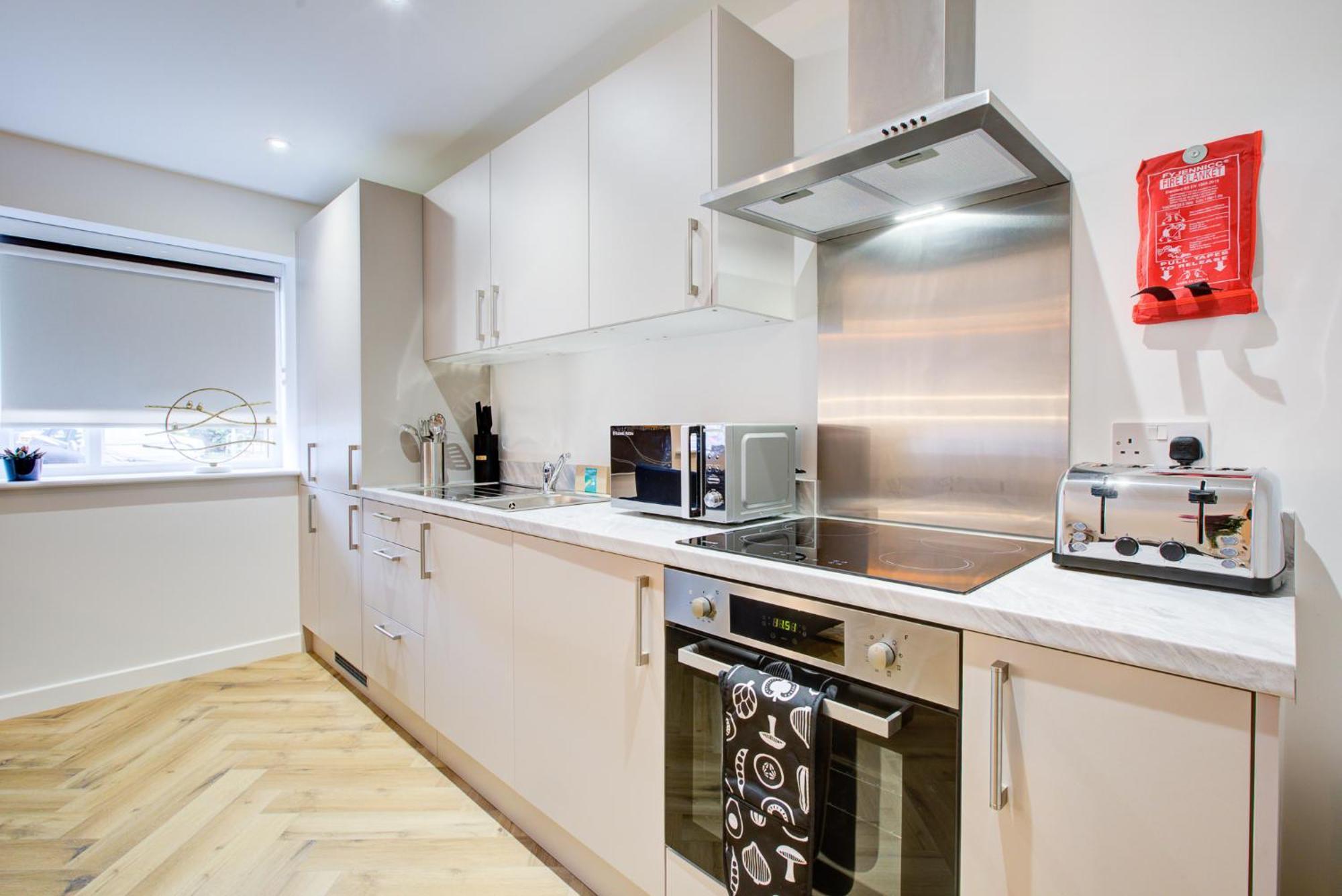 Hybrid Resi - London, Mitcham Close To Tooting And Wimbledon Exterior photo