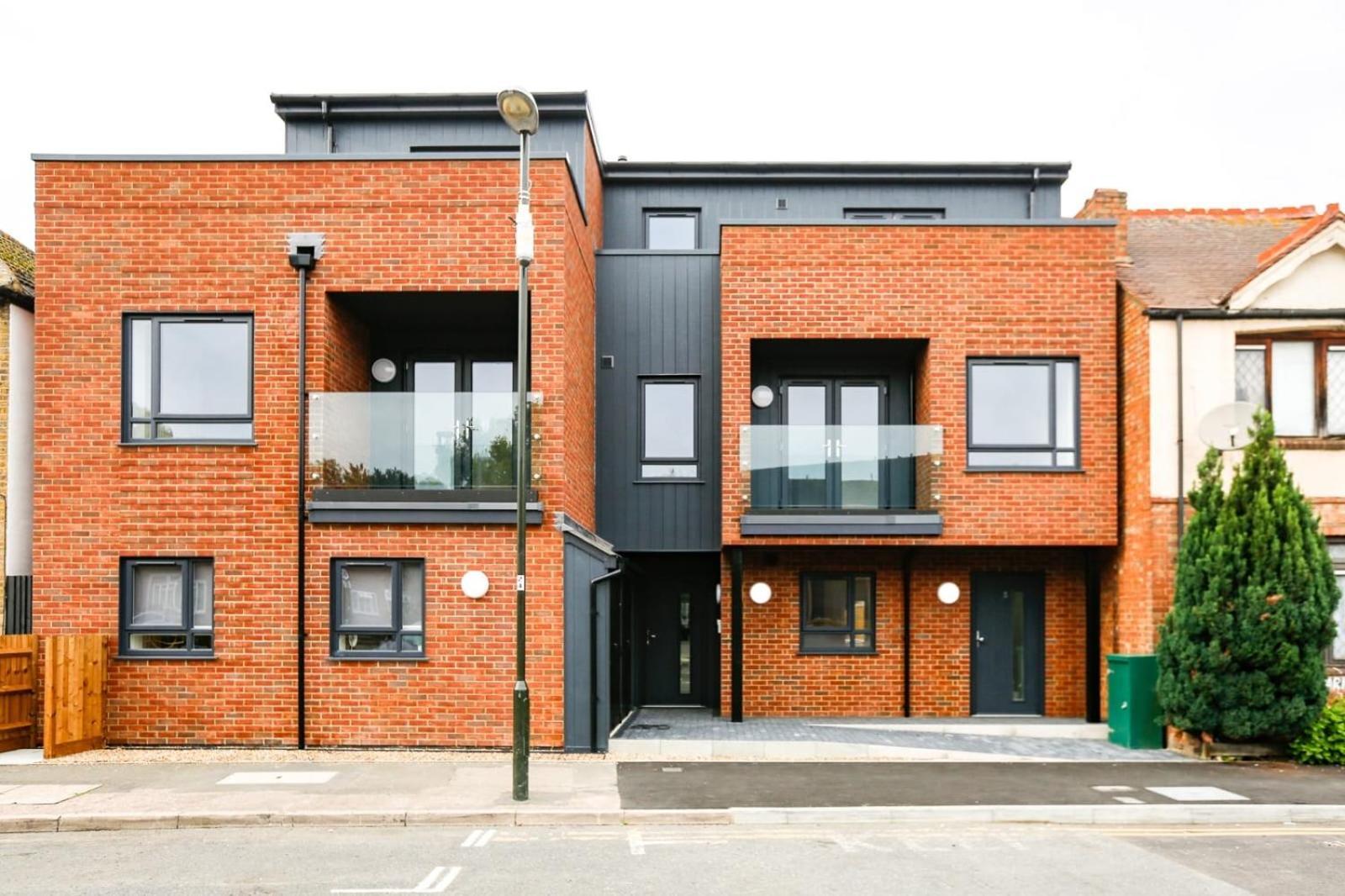 Hybrid Resi - London, Mitcham Close To Tooting And Wimbledon Exterior photo